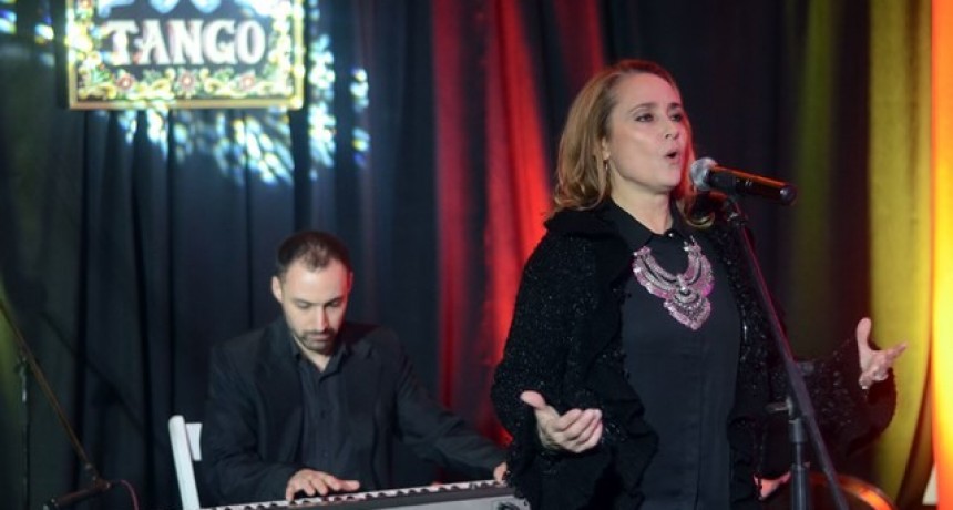 M&aacute;s de 150 vecinos disfrutaron del espect&aacute;culo gratuito &ldquo;A puro tango&rdquo;