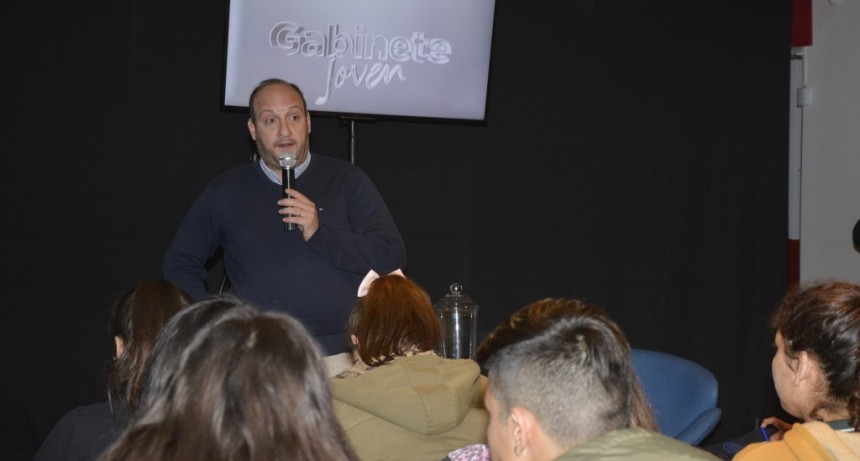 Roses destac&oacute; la importancia de fomentar la participaci&oacute;n ciudadana de los j&oacute;venes
