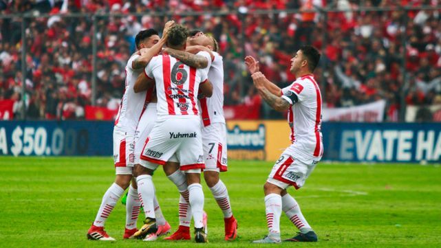 San MartÃn goleò a Sarmiento y volvió Primera División