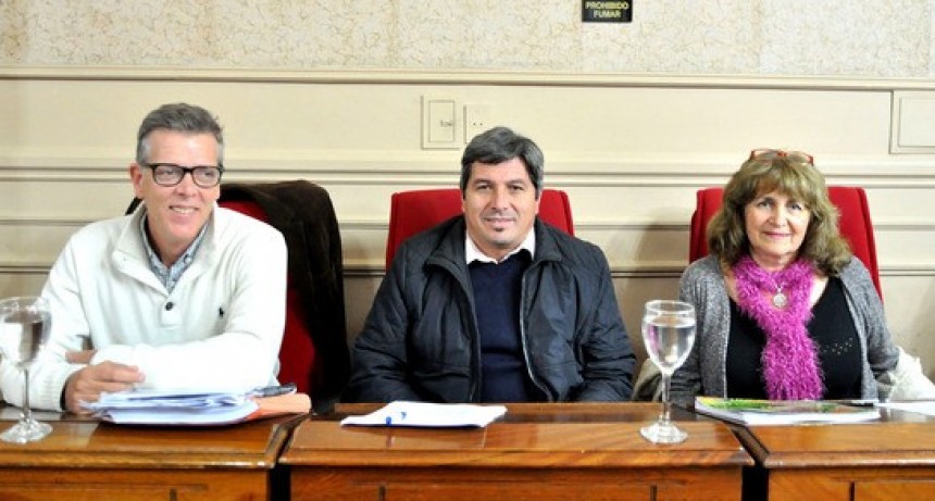 &ldquo;El 63% del presupuesto municipal est&aacute; manejado por funcionarios porte&ntilde;os&rdquo;