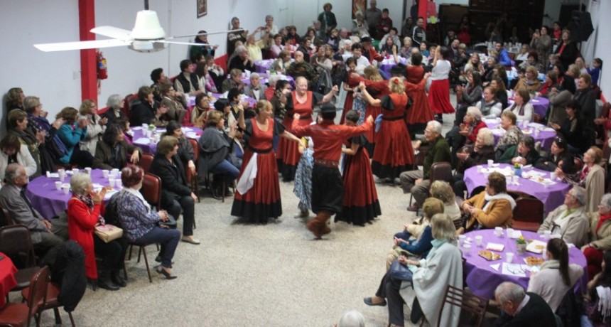 M&aacute;s de 200 personas participaron de Caf&eacute; con A.L.M.A.