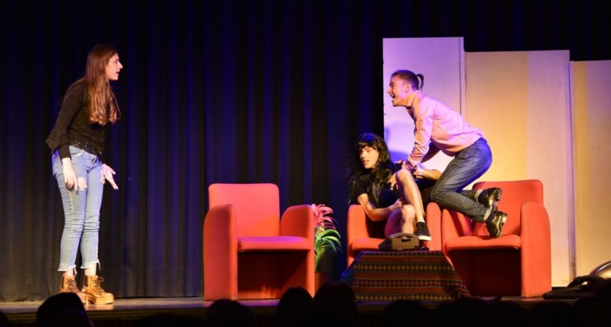 Con dos funciones a sala llena, se present&oacute; "Chinwenwencha, un show para morir de risa"