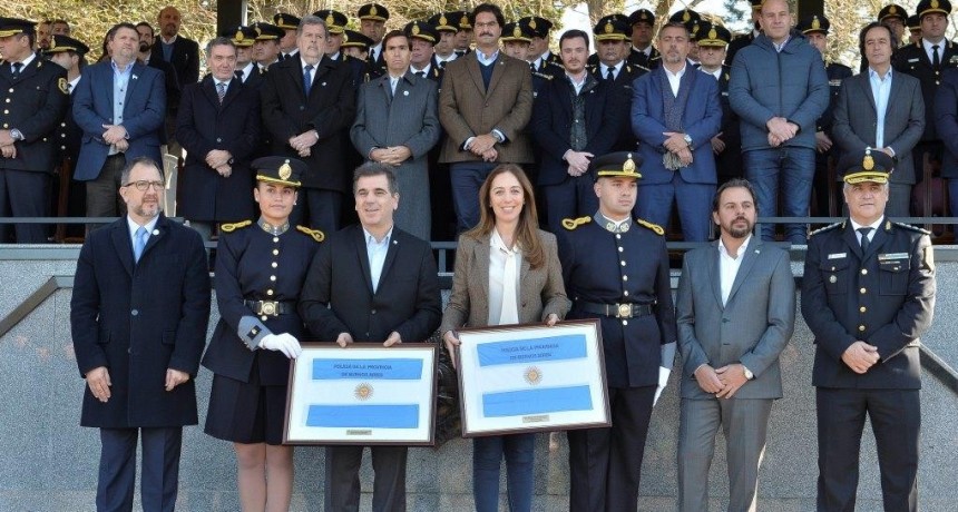 VIDAL Y RITONDO ENCABEZARON EL ACTO DE LA JURA DE LA BANDERA NACIONAL DE 2200 CADETES DE LA POLIC&Iacute;A BONAERENSE