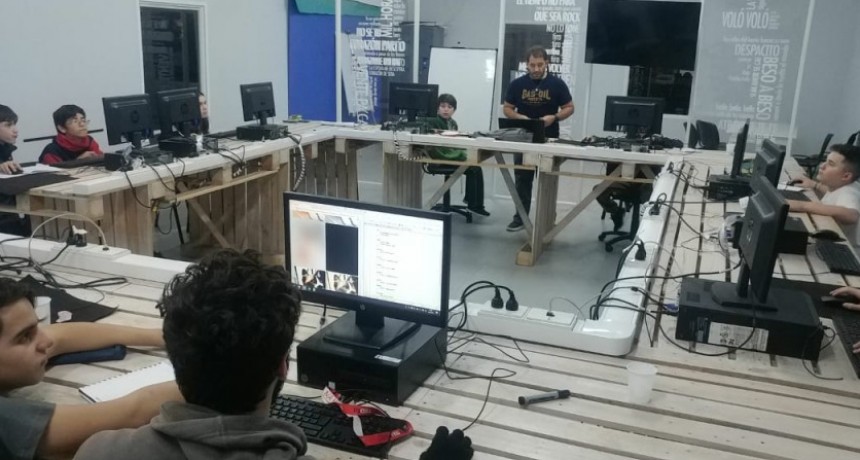 J&oacute;venes de la cuidad aprenden a programar gratis