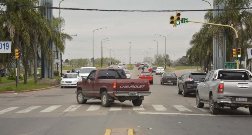 Eliminar&aacute;n los giros a la izquierda en avenida Varela y Andr&eacute;s del Pino