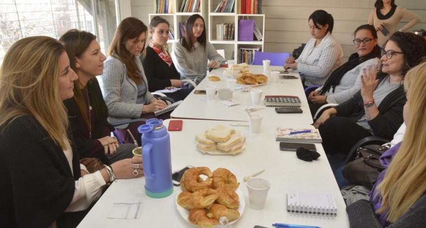 La jefa de Gabinete y la senadora Reich se reunieron con emprendedoras de la ciudad
