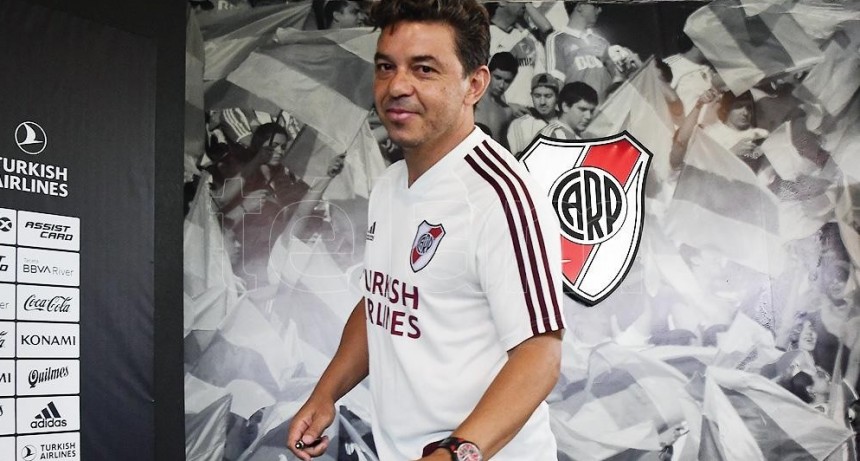 El Presidente cont&oacute; que habl&oacute; con Gallardo sobre el regreso del f&uacute;tbol