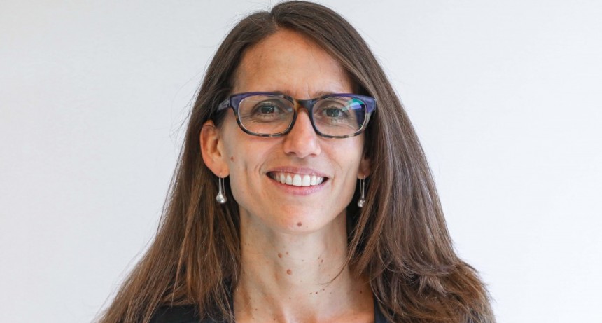 ELIZABETH GÓMEZ ALCORTA: “EL DERECHO REPRODUCE UN SISTEMA DE VALORES QUE IMPONE JERARQUÍAS, DESIGUALDADES Y VIOLENCIAS”