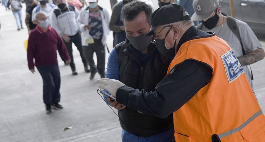 El Presidente se reúne el lunes con Kicillof y Larreta para decidir sobre la cuarentena