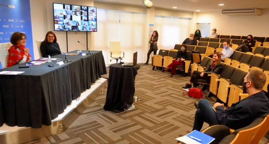 EL MINISTERIO DE LAS MUJERES REALIZÓ LA CAPACITACIÓN EN GÉNERO A LAS AUTORIDADES DE LA ANSES