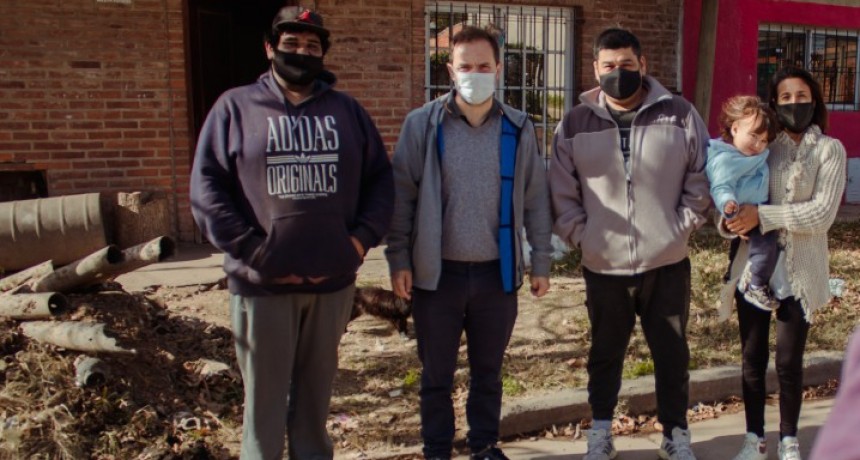 Abella se reunió con vecinos del barrio Del Pino para avanzar en la conexión a la red cloacal