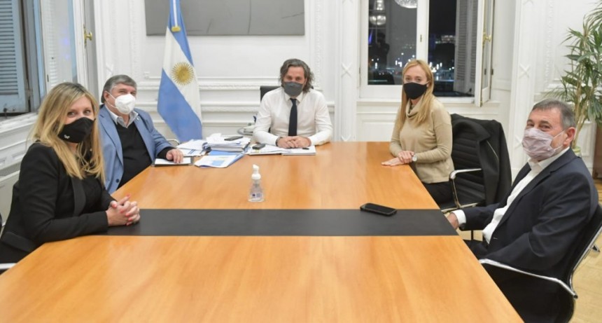 En su despacho de la Casa Rosada : CAFIERO SE REUNIÓ CON SENADORES DEL FRENTE DE TODOS