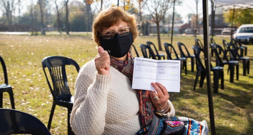 FUERTE AVANCE DEL PLAN DE VACUNACIÓN: SE ALCANZÓ EL RÉCORD DIARIO CON MÁS DE 304 MIL APLICACIONES EN TODO EL PAÍS