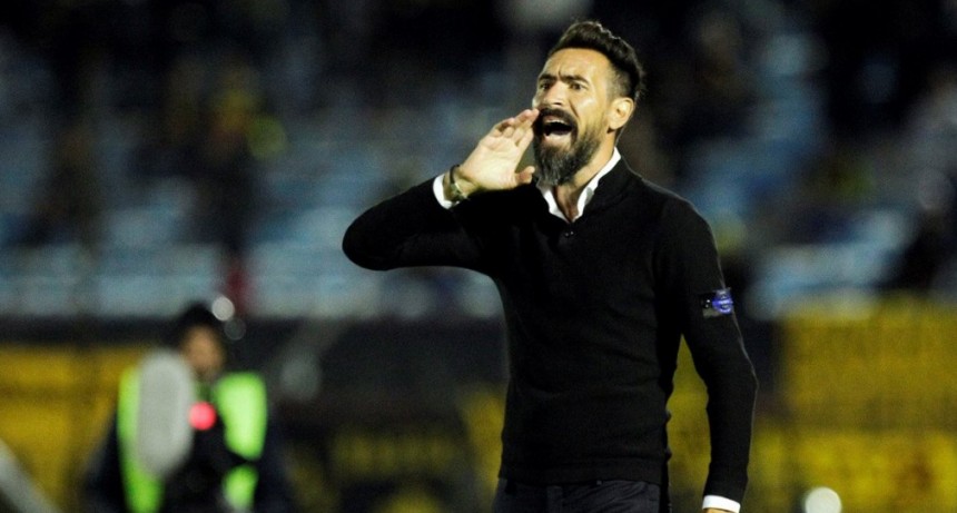 El técnico campeón Eduardo Dominguez renovará su contrato 