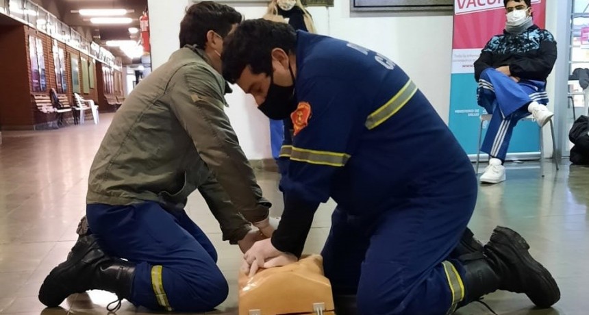 Los equipos de los centros de vacunación  se capacitan en RCP