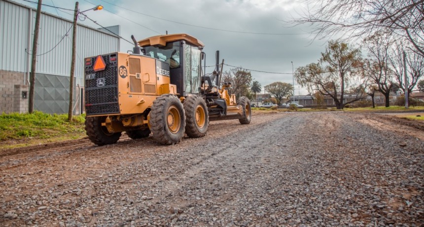 Comenzaron a colocar escoria en el barrio 9 de Julio   