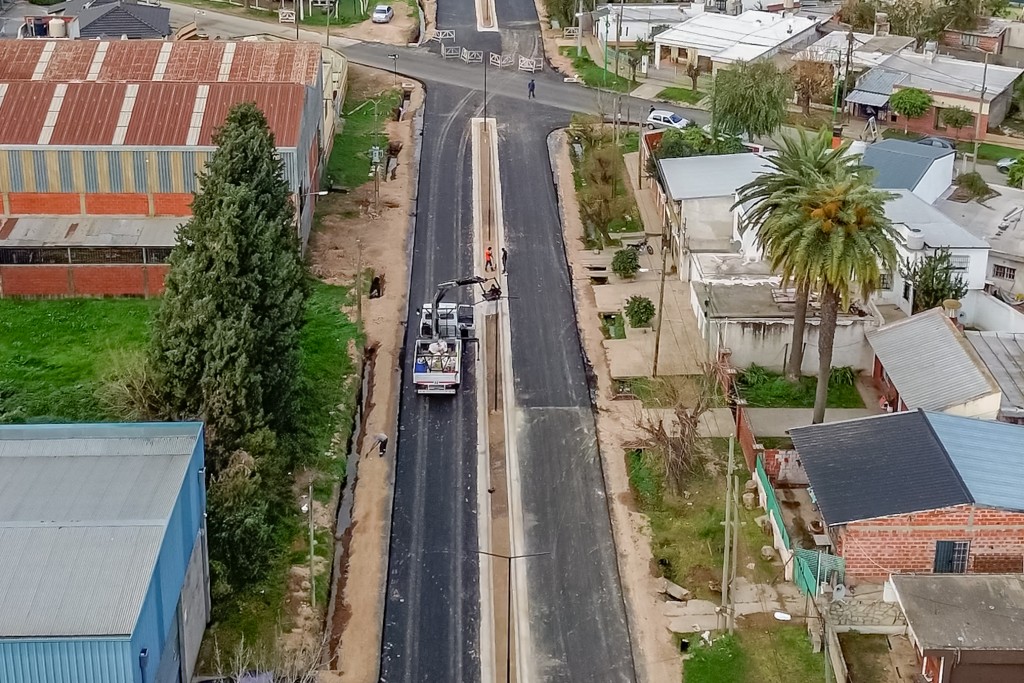 El asfaltado de la calle Salk completa la obra de la nueva avenida José Ingenieros
