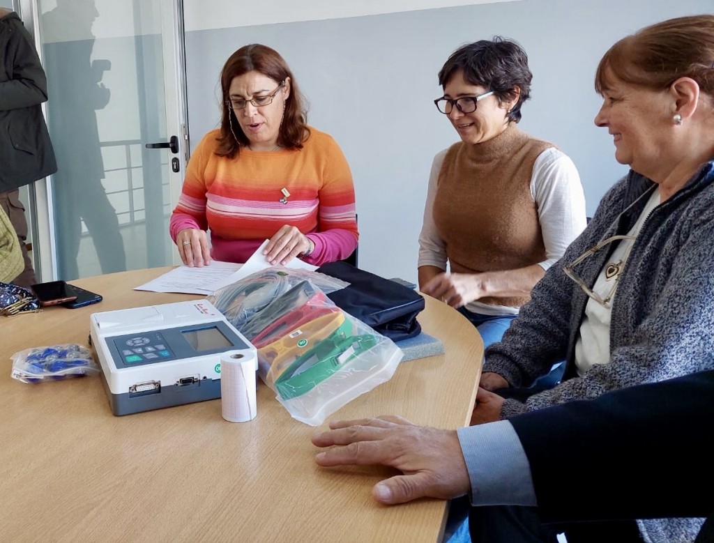 ROTARY CLUB CAMPANA  DONACIÓN DE ELECTROCARDIÓGRAFO AL HOSPITAL MUNICIPAL