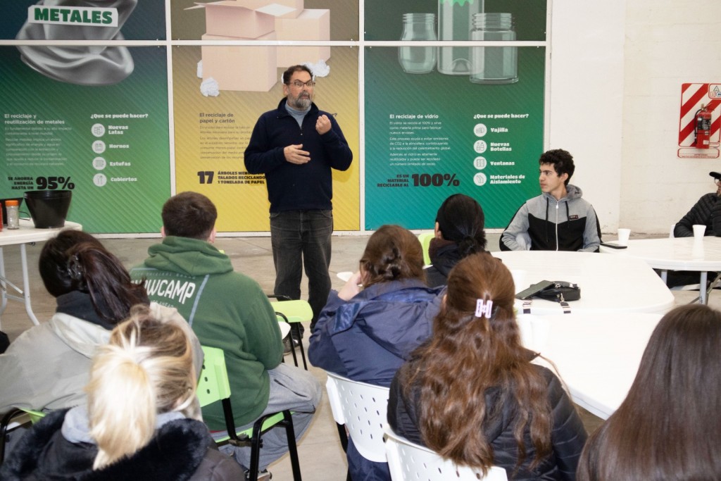El Centro de Reciclaje Municipal recibió a alumnos del Centro de Formación Laboral N° 407