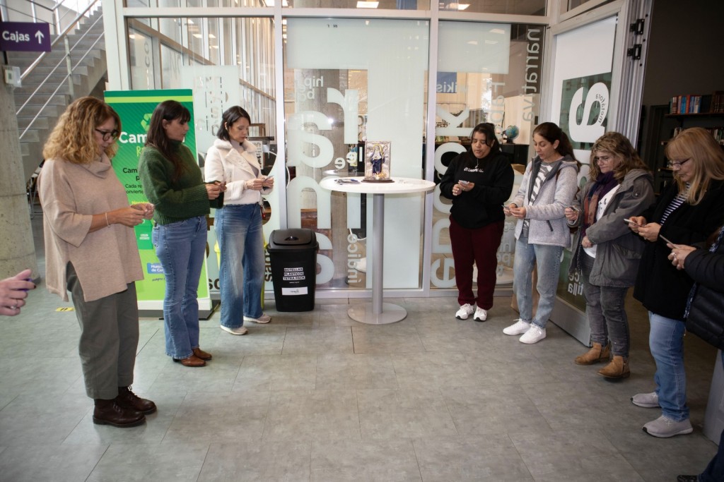 Santa Florentina visita la Biblioteca Municipal