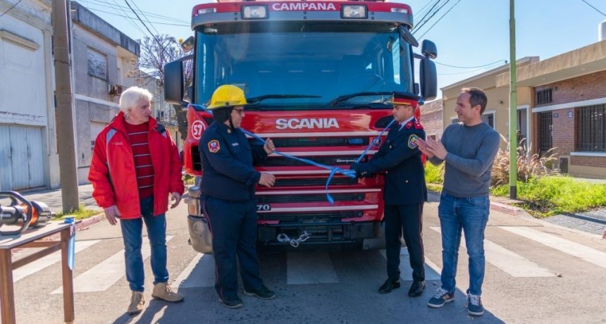 En el Día Nacional del Bomberos Voluntario, se presentó una nueva autobomba donada por el Municipio