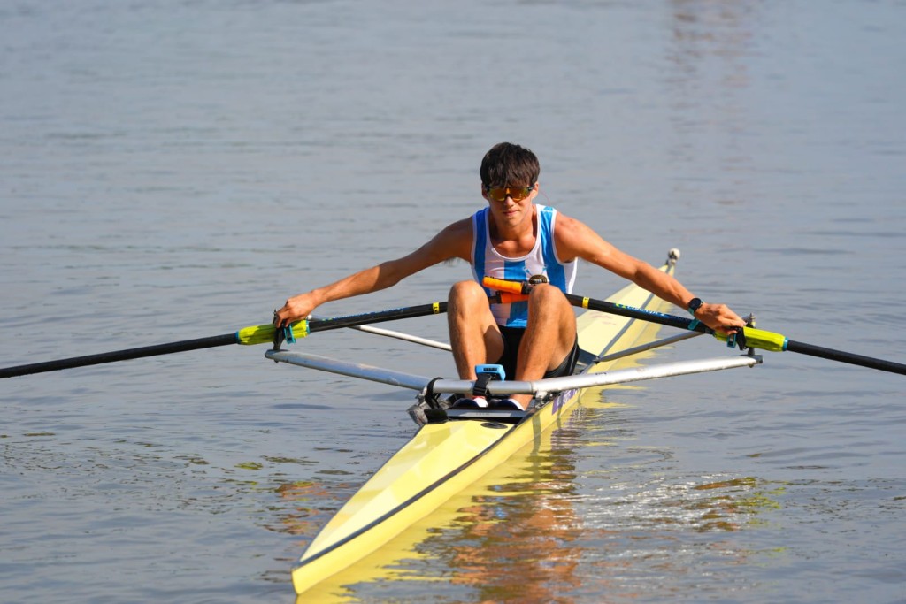 Ignacio Baz&aacute;n busca llegar al Mundial Junior de remo en Bulgaria