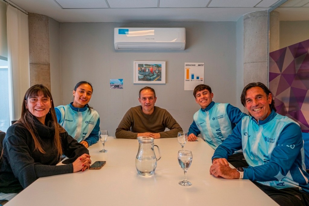 Abella felicit&oacute; a Angelina Muga y Manuel Vilela, recientes medallistas iberoamericanos
