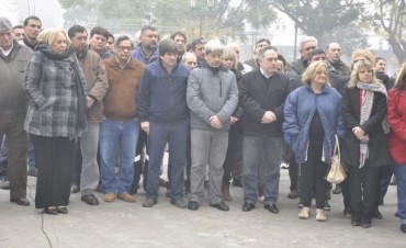 ACTO EN HOMENAJE A JUAN DOMINGO PER?&rsquo;N EN LA PLAZA