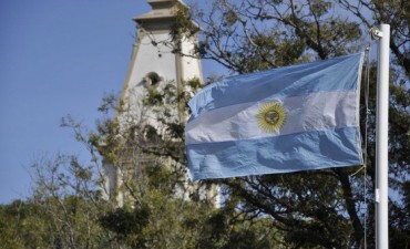 Se invita a la Comunidad a embanderar  los Edificios