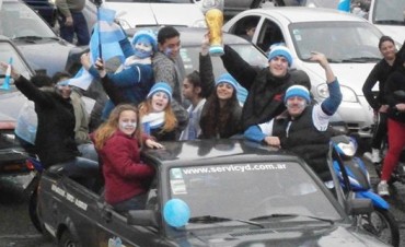 ARGENTINA SEMIFINALISTA!!!  Y LAS CALLES DE CAMPANA TOMARON COLOR