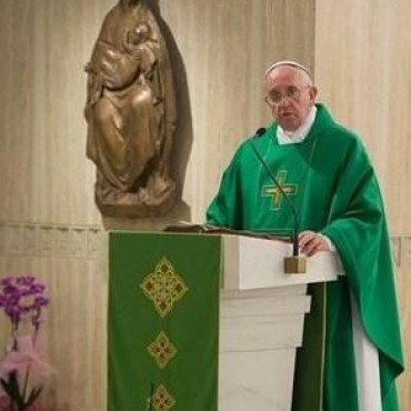 Emotivo encuentro del Papa con seis v&iacute;ctimas de abusos