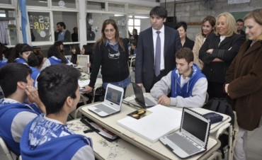 Lic. Diego Bossio, en Campana, y junto a la Intendente Giroldi