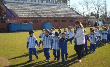 Jardines de Infantes visitaron el estadio del Club Villa D&aacute;lmine