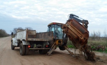 El Municipio remueve veh&iacute;culos abandonados en la v&iacute;a p&uacute;blica
