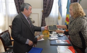 La Intendente Giroldi recibi&oacute; a integrantes de Campana Amanecer Literario