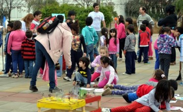 &ldquo;Queremos que las familias disfruten de las plazas en vacaciones&rdquo;, asegur&oacute; Abella