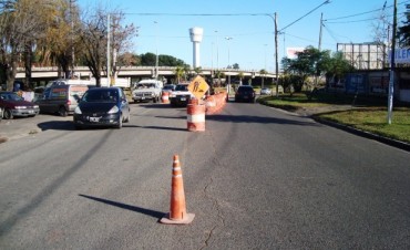 Se trabaja en la reparaci&oacute;n asf&aacute;ltica de Av. Mitre y Simini