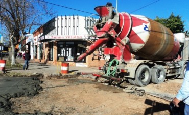 French y Av. Mitre: Colocan hormig&oacute;n en obra de bacheo 