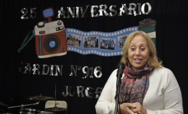 La Intendente acompa&ntilde;&oacute; los festejos por el 25&ordm; Aniversario del Jard&iacute;n de Infantes N&ordm; 916