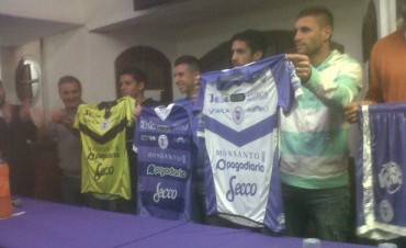 VILLA DALMINE PRESENT?&rsquo; SU NUEVA INDUMENTARIA