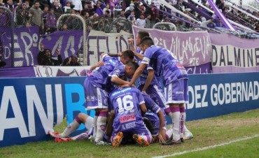 LOS JUGADORES DE VILLA D�LMINE CUENTAS SUS SENSACIONES DE LA VICTORIA EN CAMPANA