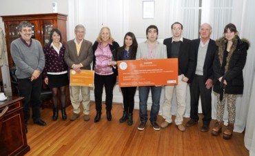 Rafael Gordillo, Carlos Eckerdt y Vansesa Basualdo, campanenses ganadores del &ldquo;Premio al Joven Empresario&rdquo;, visitaron a la Intendente Giroldi
