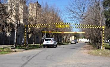 Obras P&uacute;blicas del Municipio coloc&oacute; un limitador de altura en calle Santa Mar&iacute;a de Oro