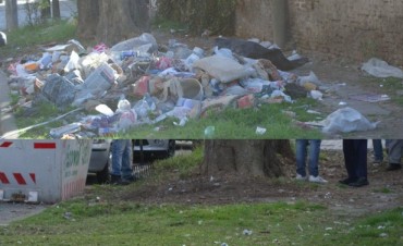 Abella junto a un grupo de voluntarios limpi&oacute; un basural en pleno centro