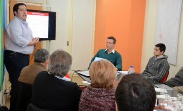 Axel Cantlon expuso sus propuestas en la Uni&oacute;n Industrial de Campana 