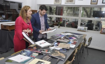 La Biblioteca Municipal recibi&oacute; una donaci&oacute;n de libros por parte de Tenaris y Fundaci&oacute;n PROA 