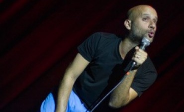 Martin Pugliese present&oacute; su show de stand up en Campana