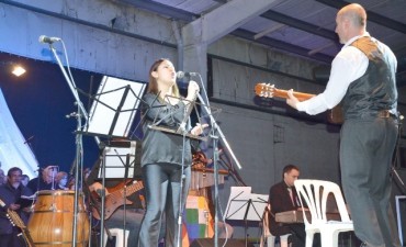 El Intendente presenci&oacute; la Cantata por el Bicentenario de la Independencia
