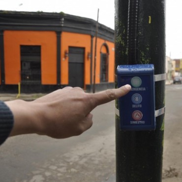 Corredor seguro: el Municipio comenz&oacute; a instalar los botones antip&aacute;nico antivand&aacute;licos 