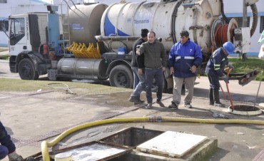 El Municipio limpi&oacute; el colector principal de las cloacas del barrio Lubo para evitar desbordes